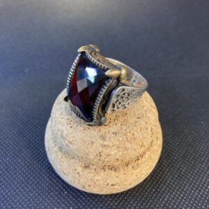 Anello con Granato quadrato