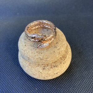 Anello serpente con cristalli