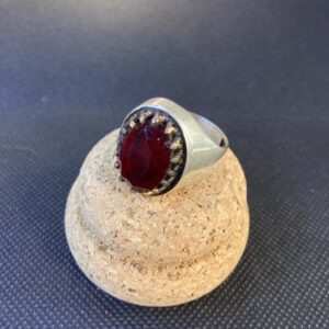 Anello con Granato ovale
