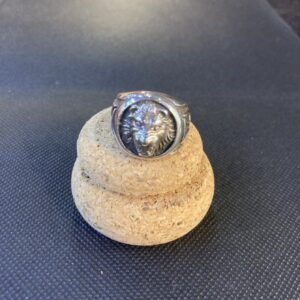 Anello testa di leone
