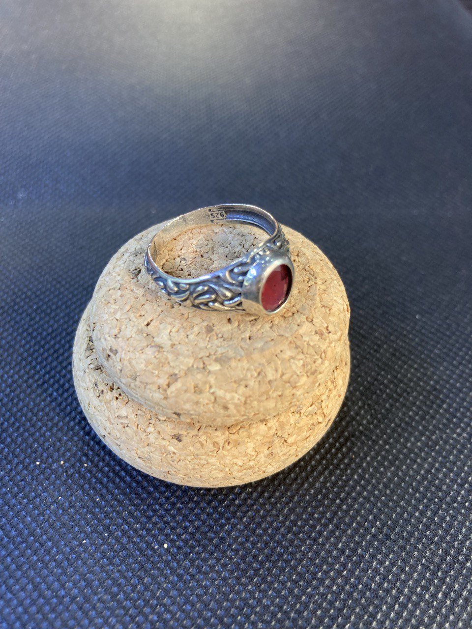 Anelli con pietre naturali