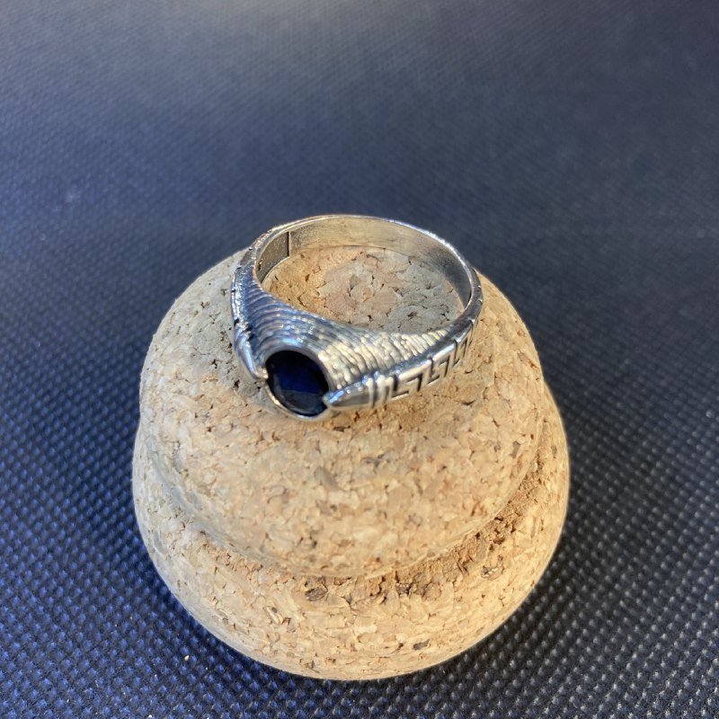 Anello con pietre naturali