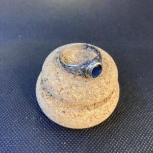 Anello con pietre naturali