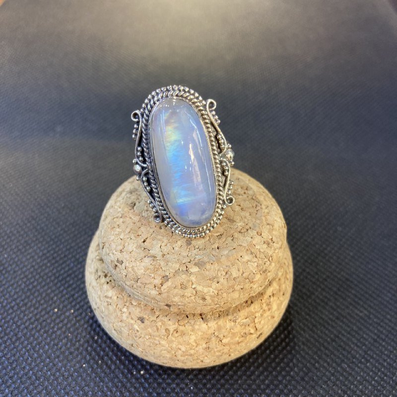 Anello con Pietra di Luna ovale