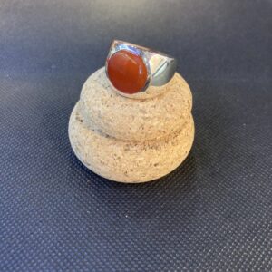 Anello artigianale in Argento con Cabochon di Corniola sferica