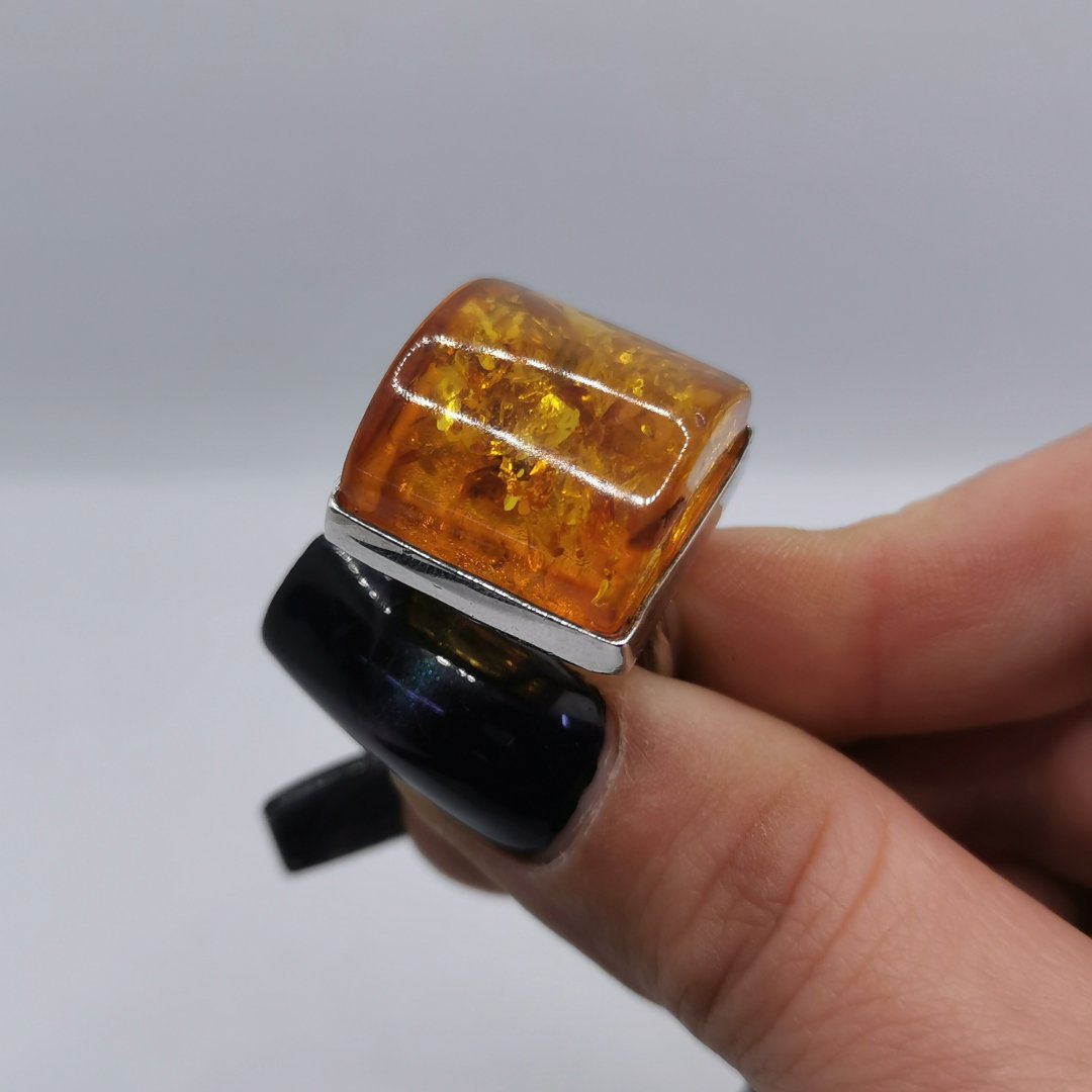 Anello Volta Bombata in Ambra Baltica e Argento
