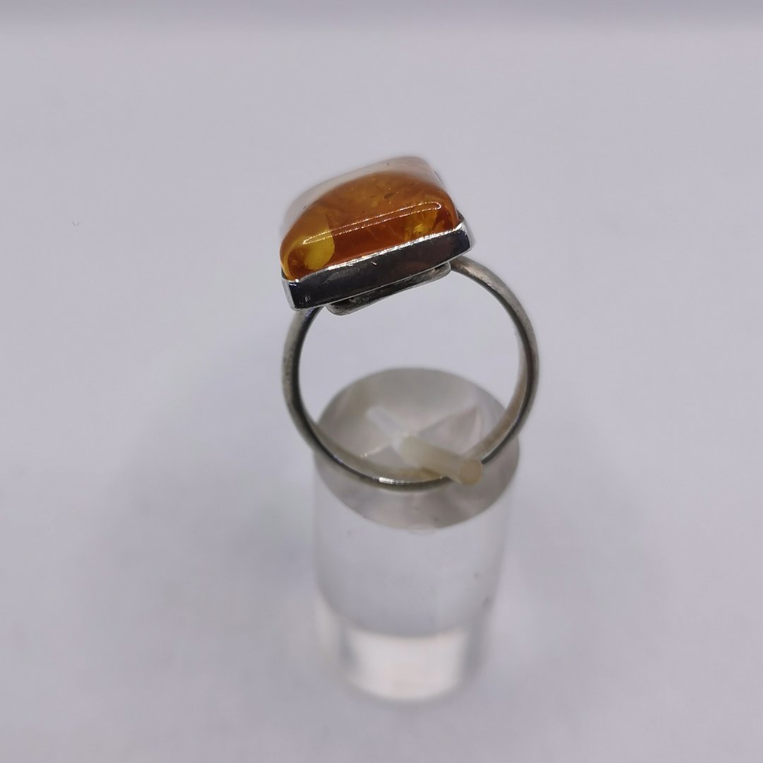 Anello Taglio Cuscino in Ambra Baltica e Argento - immagine 2