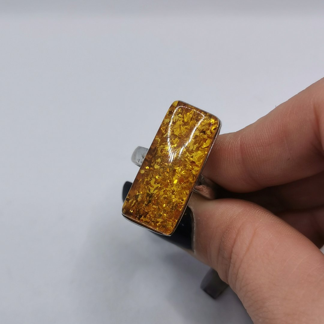 Anello in Argento Rettangolo di Ambra Baltica con Inclusioni