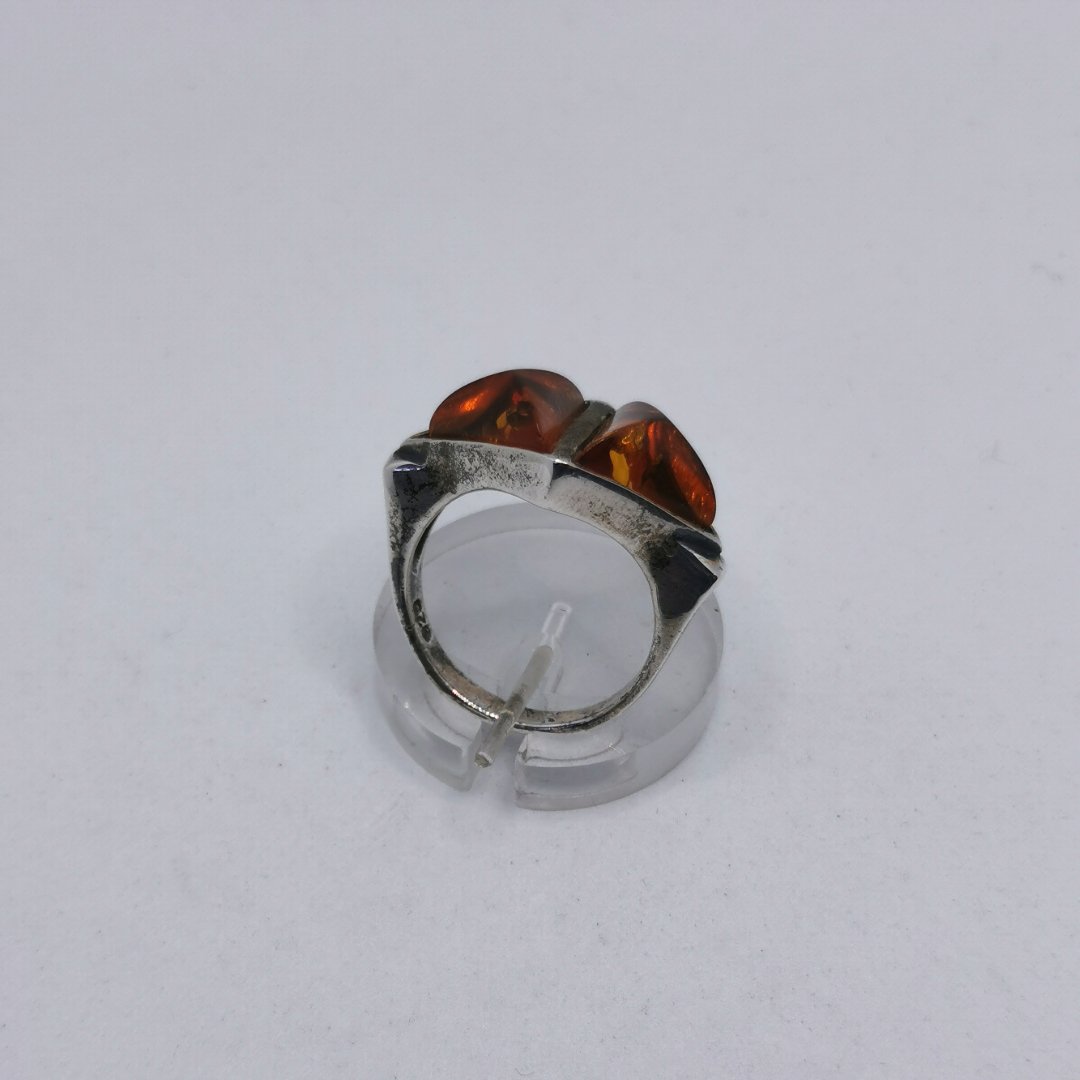 Anello Triangoli Speculari in Ambra Baltica e Argento - immagine 3