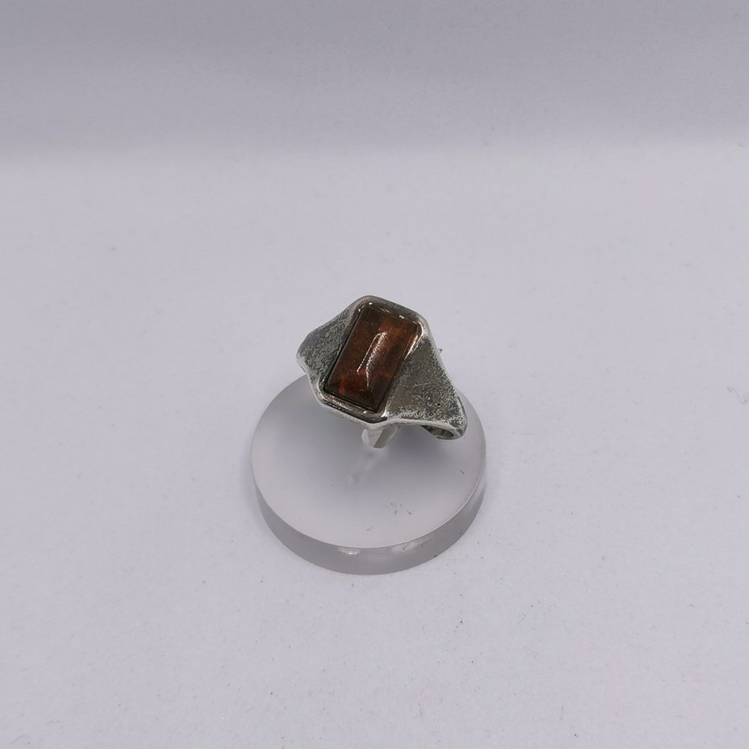 Anello Chevalier con Ambra Baltica e Argento - immagine 3