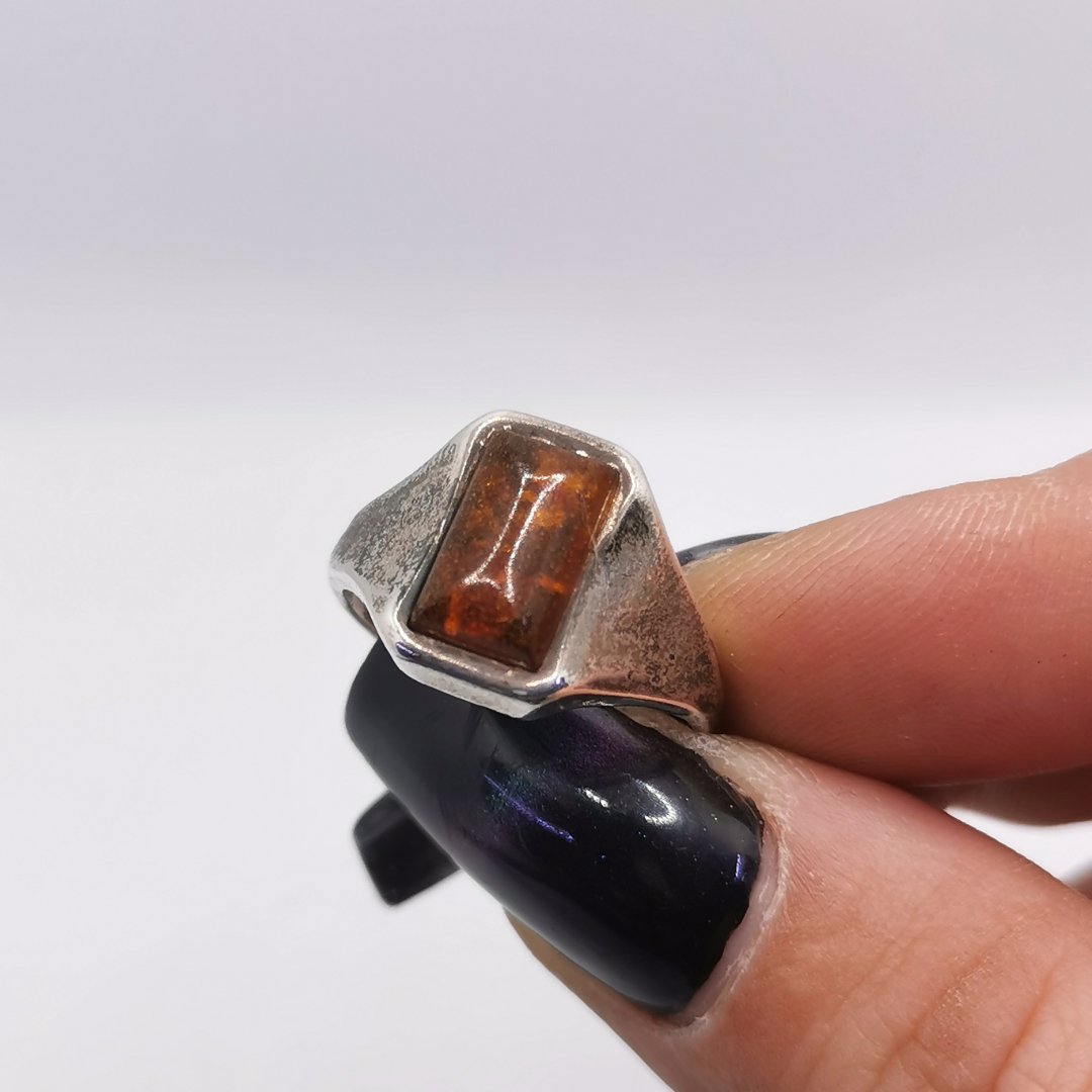 Anello Chevalier con Ambra Baltica e Argento