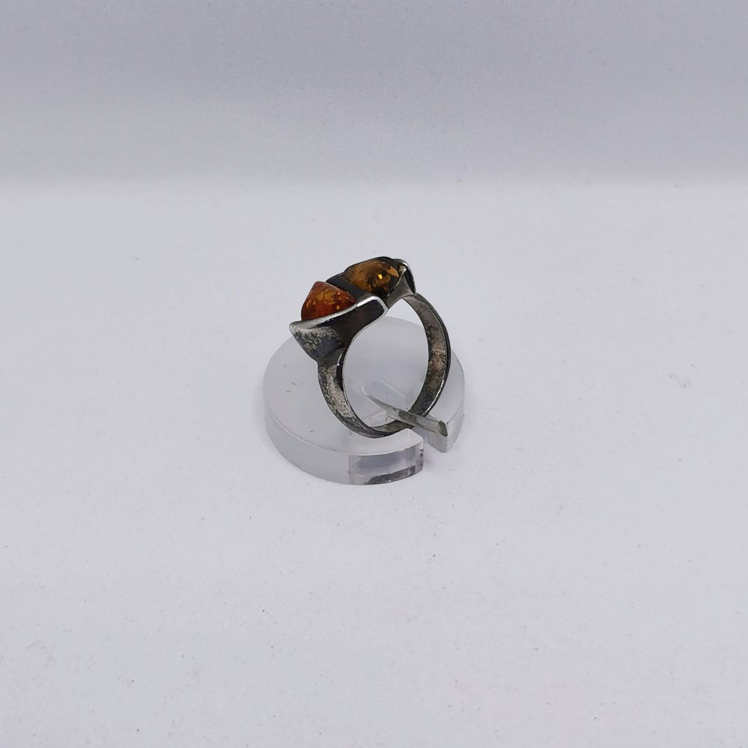 Anello Frecce in Ambra Baltica e Argento - immagine 2