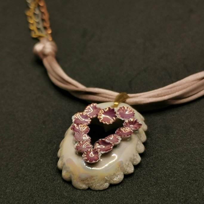 Ceramic - Ornamental pink flower heart - immagine 2