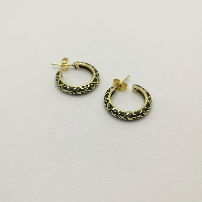 Black hoops earrings