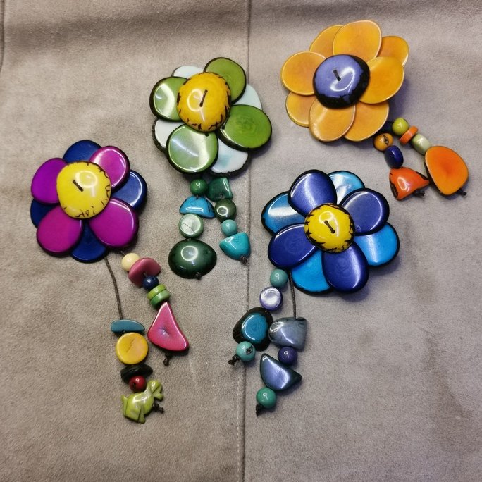 Spilla in avorio vegetale