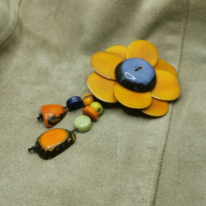 Spilla in avorio vegetale - immagine 2