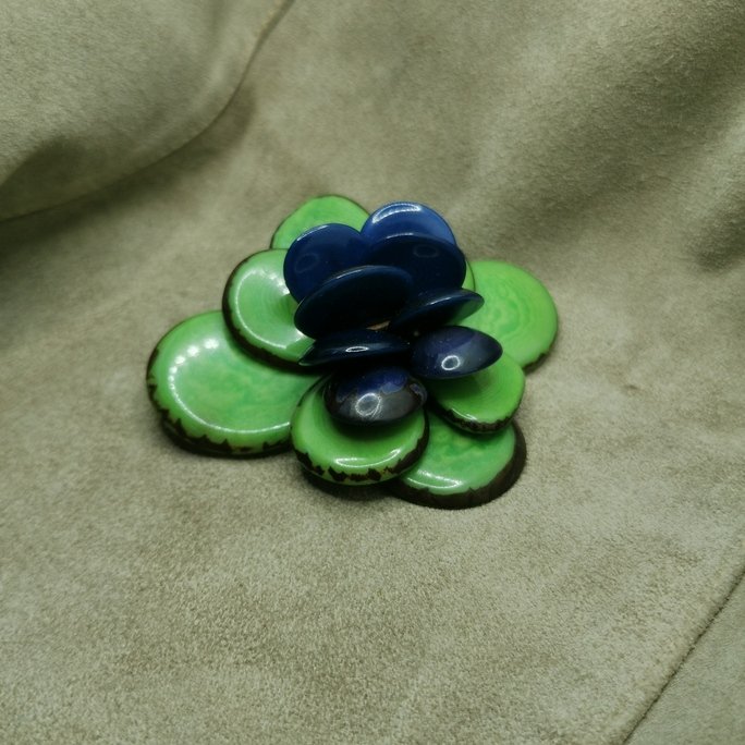 Spilla in avorio vegetale - immagine 2