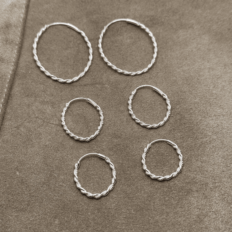 Orecchino ovale torcion