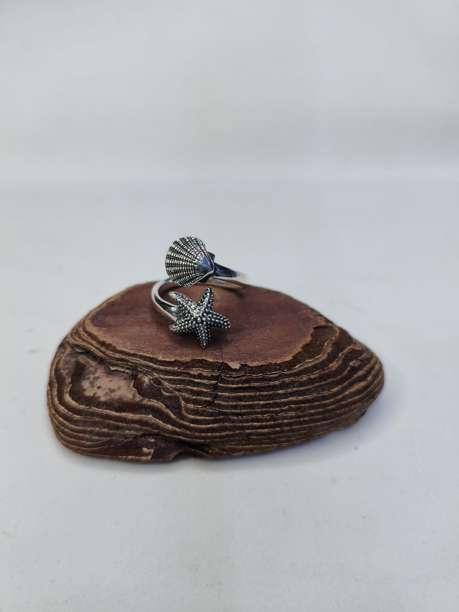 Anello Contrarie stella e conchiglia - immagine 2