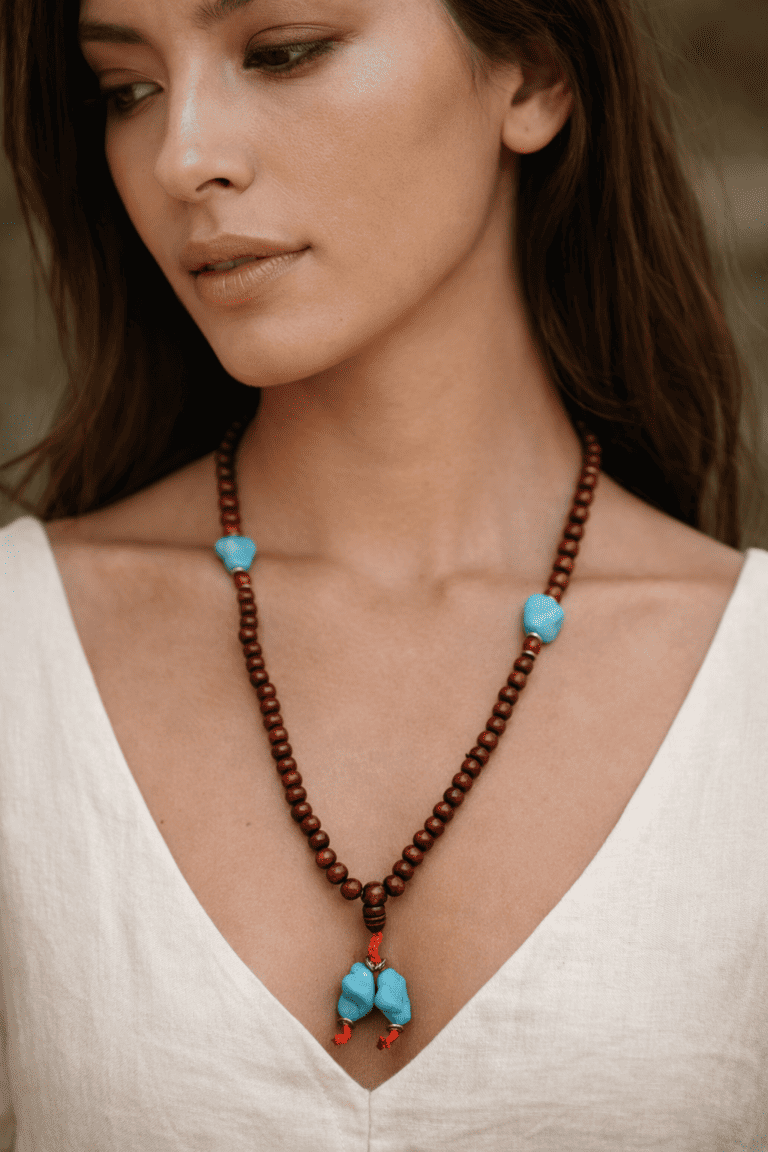 Gioielli con Simboli: Guida ai Significati Nascosti (Om, Hamsa, Loto, Mandala) - Fluid Shop