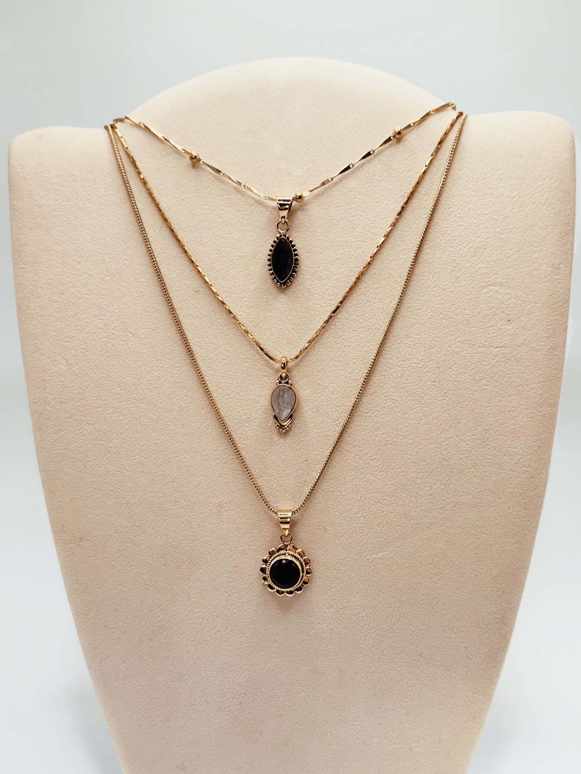 Ciondolo in ottone con pietra naturale