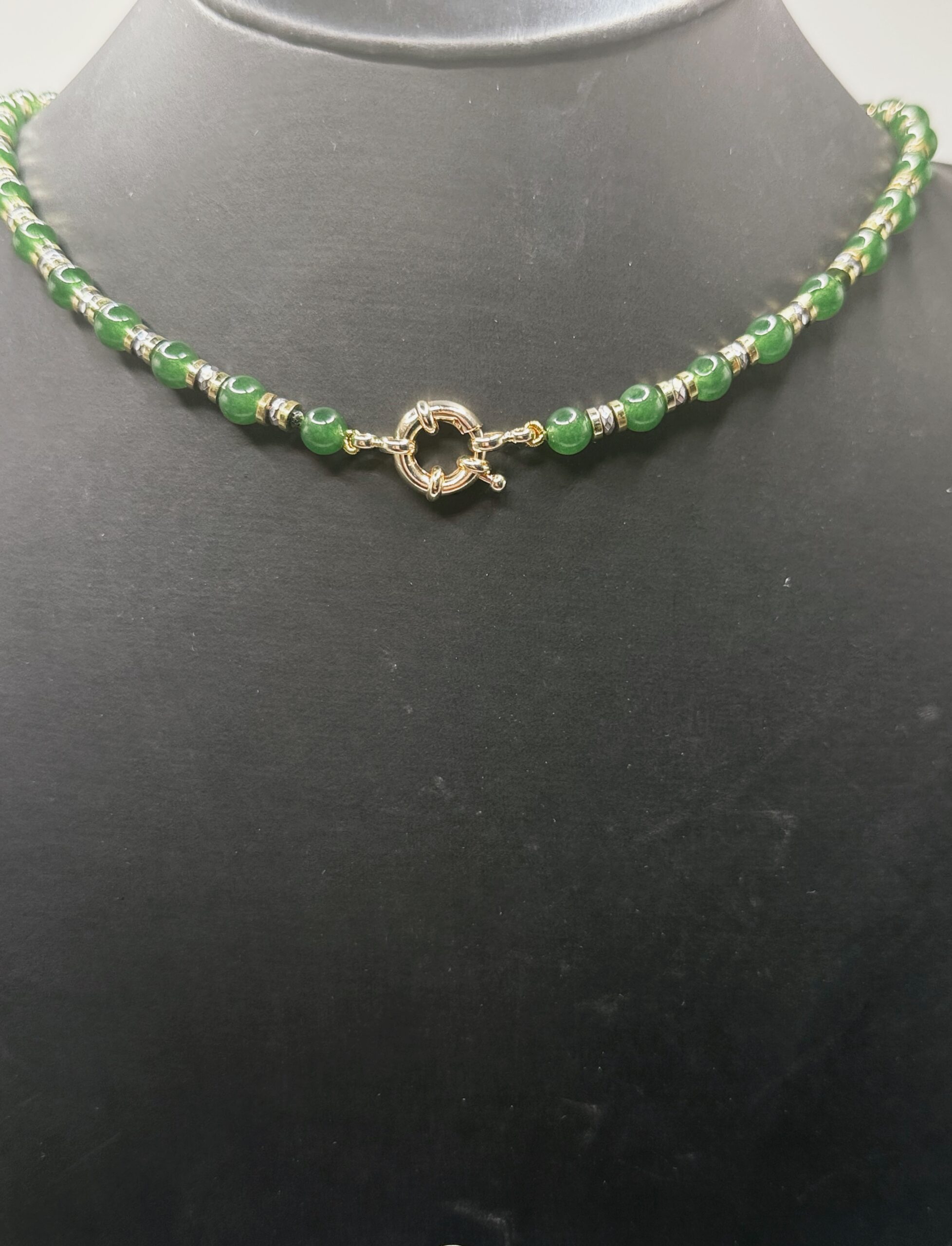 Collana artigianale a filo singolo con Giada avventurina ed ematite | malachite e pietra lavica - immagine 2