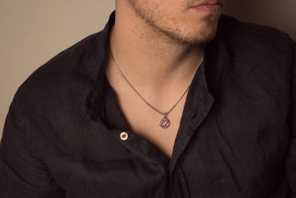 Collana Uomo: Guida 2026 a Stili, Materiali e Lunghezze - Fluid Shop