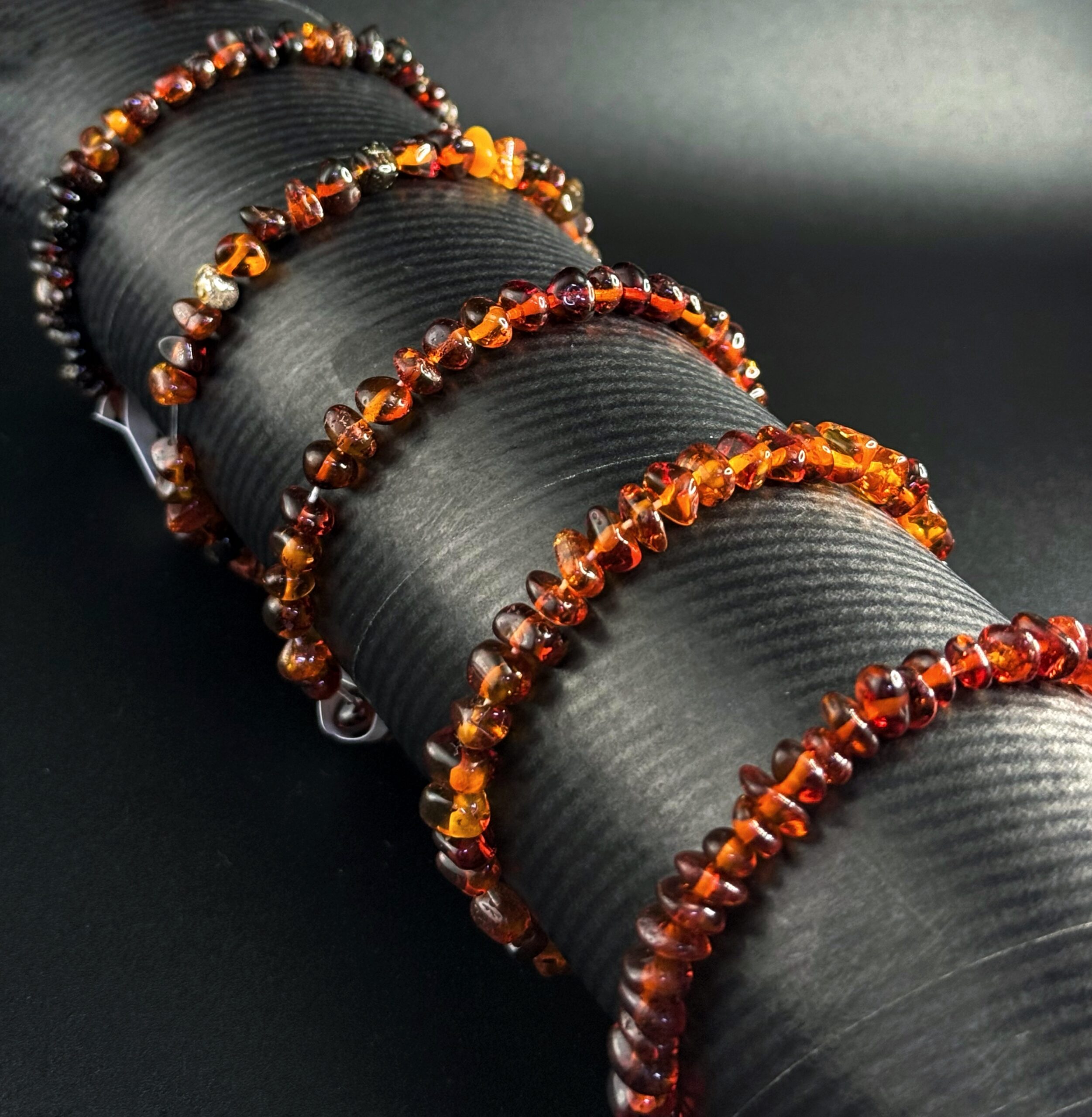 Bracciali elestici in Ambra con pietre irregolari lisce