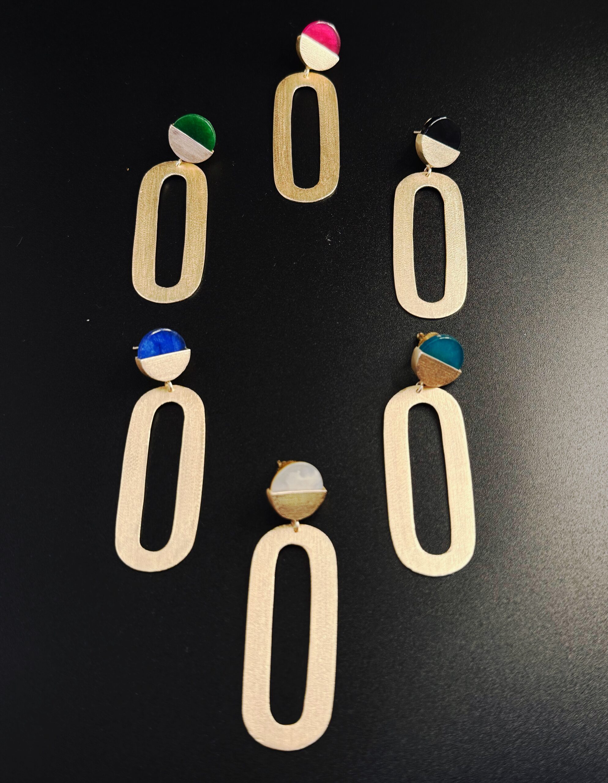 Orecchini artigianali pendenti ottone placcato oro 24K e agata