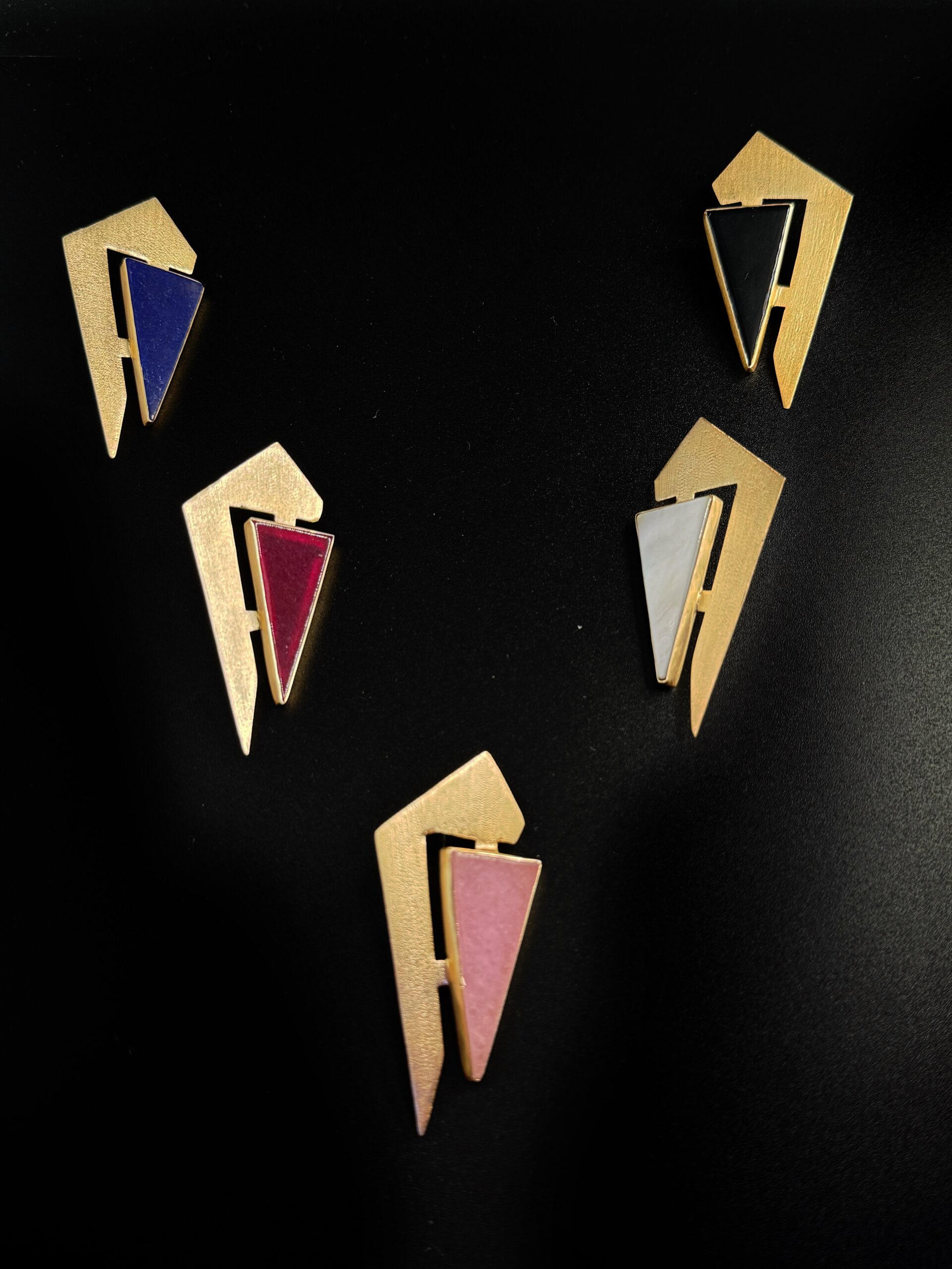 Orecchini Decostruttivismo Asimmetrico Ottone Placcato Oro 24K e Agata