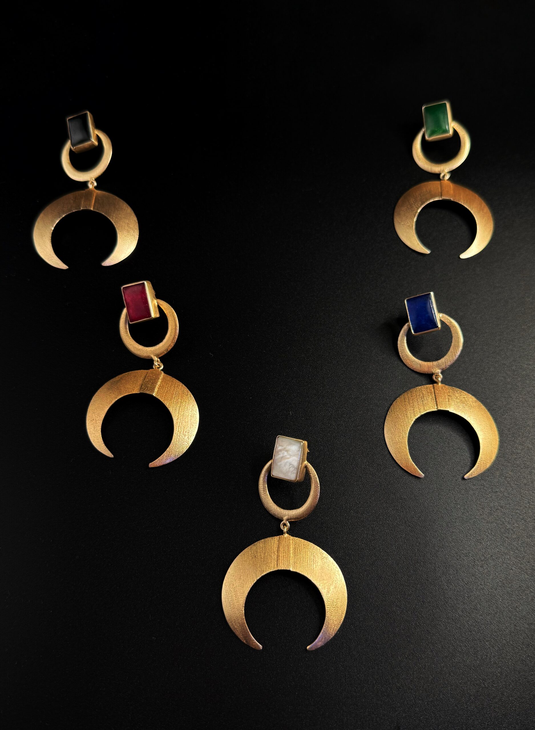 Orecchini Pendenti Luna Crescente Ottone Placcato Oro 24K e Agata