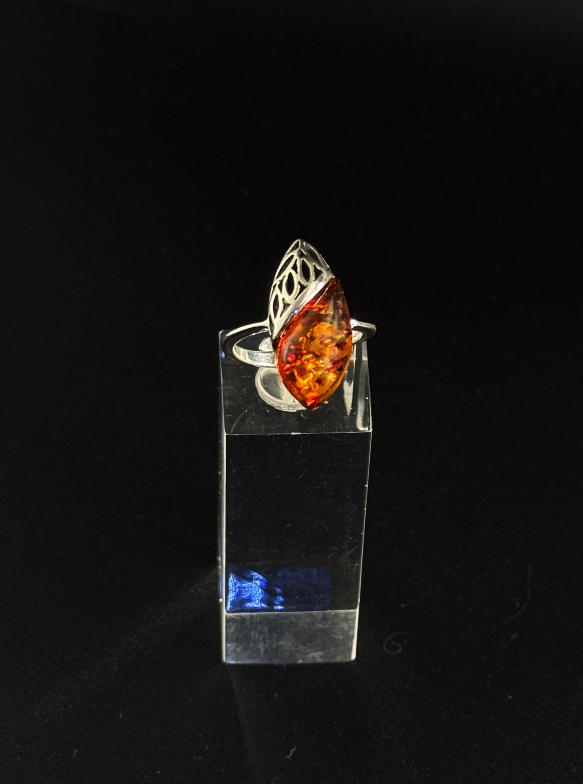 Anello Foglia traforata Argento 925 Ambra Baltica