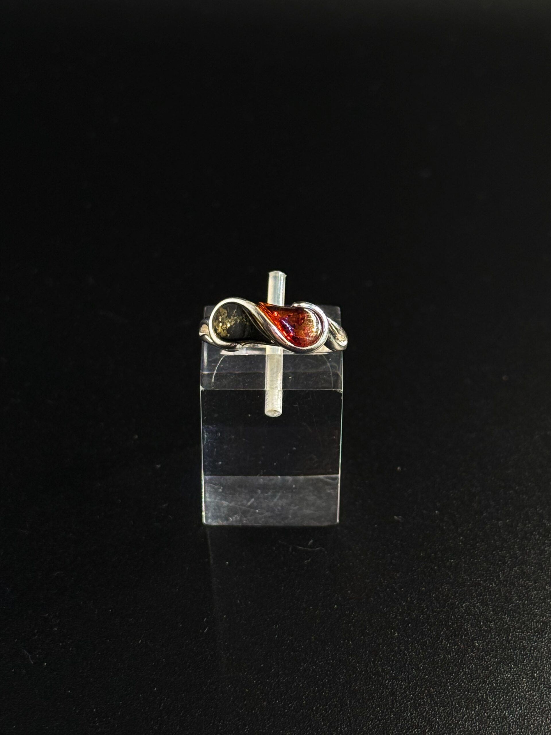 Anello Infinito Bicolor Ambra Baltica e Argento 925