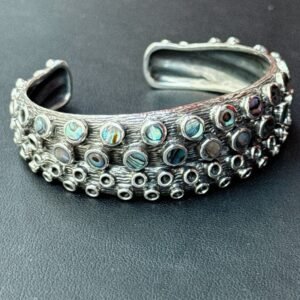 Bracciale Tentacolo in Argento con Ventose Iridescenti Abalone Shell