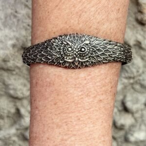 Bracciale artigianale Gufo in Argento con Piume Elaborate