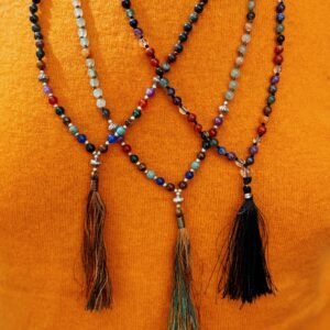 Mala Buddhista Artigianale con Pietre Naturali Multicolor e Borchie