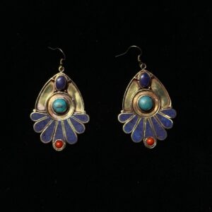 Orecchini Tibetani Scudo Floreale in Ottone, Turchese, Lapis e Corallo Bambú