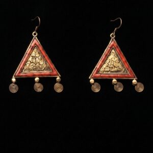Orecchini Tibetani a Triangoli con Spirali Pendenti in Ottone, Turchese e Corallo Bambù