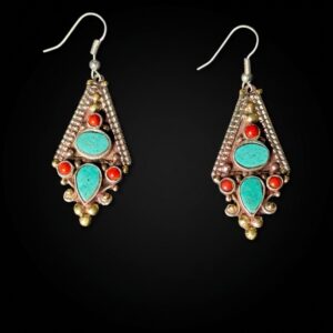 Orecchini Tibetani Rombo Ornamentale Pendente in Ottone, Turchese e Corallo Bambú